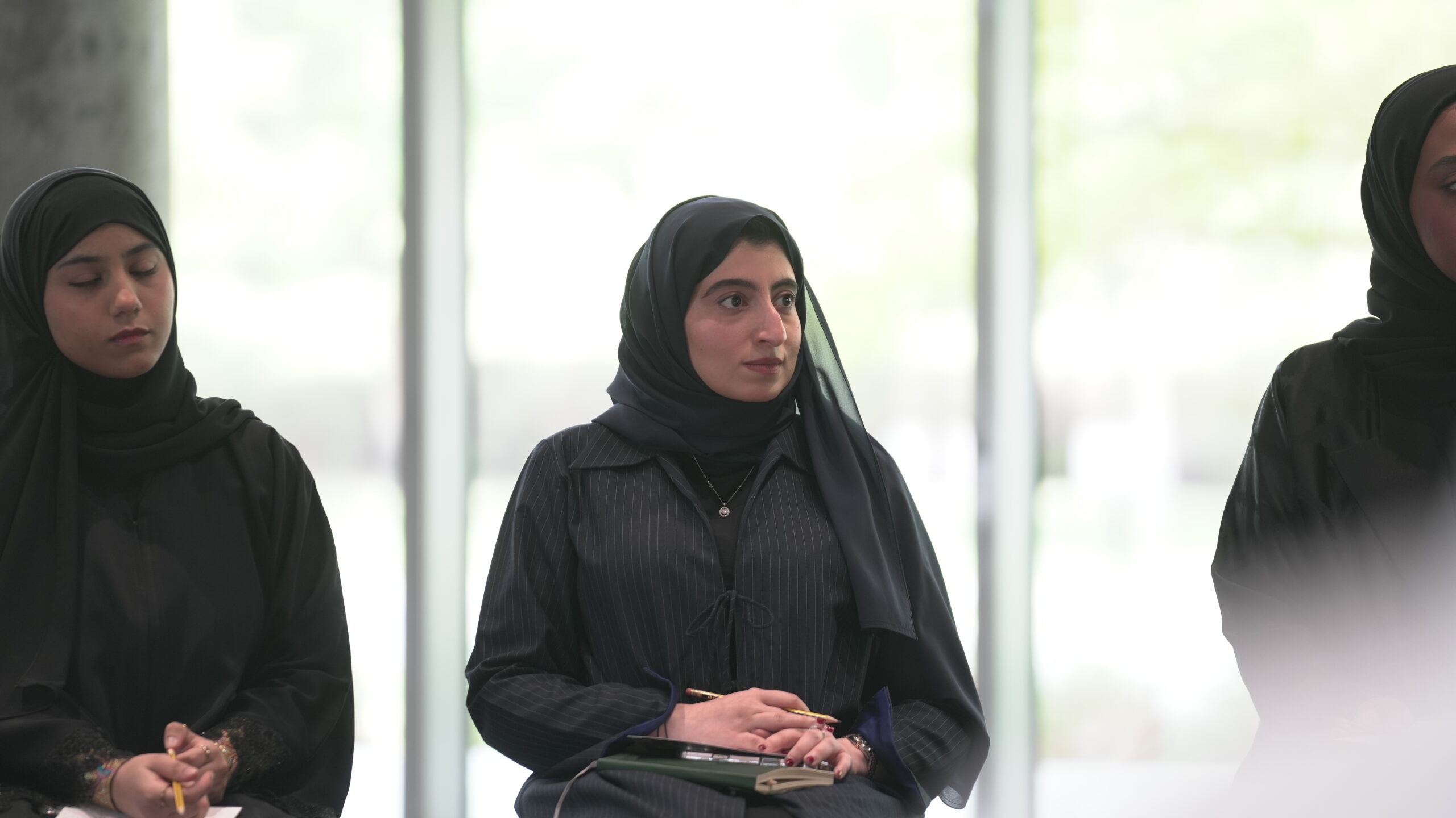 الحلقة الأدبية (رواق) – شعر ومشاعر